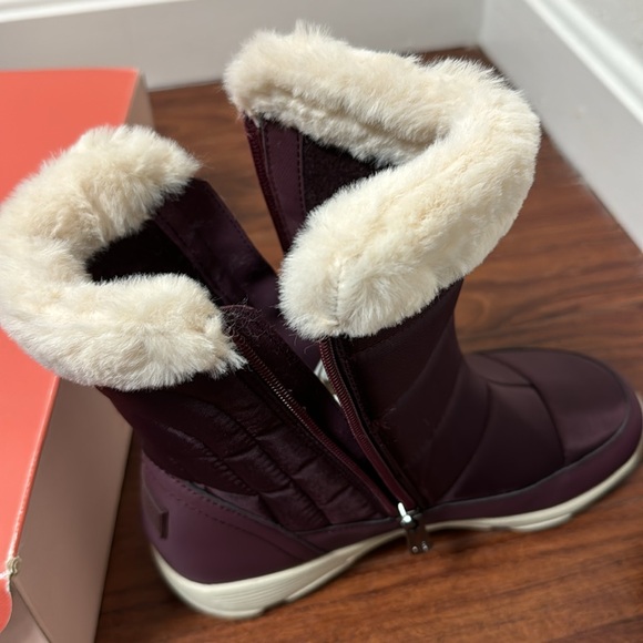 Easy Spirit Water Repellent Boots - Picture 15 of 17